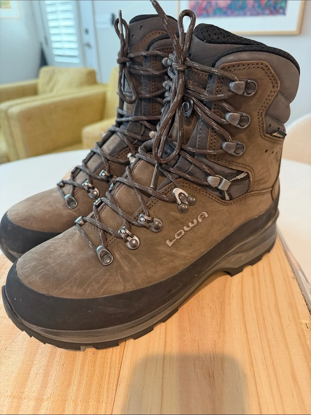 Lowa sturdy leather